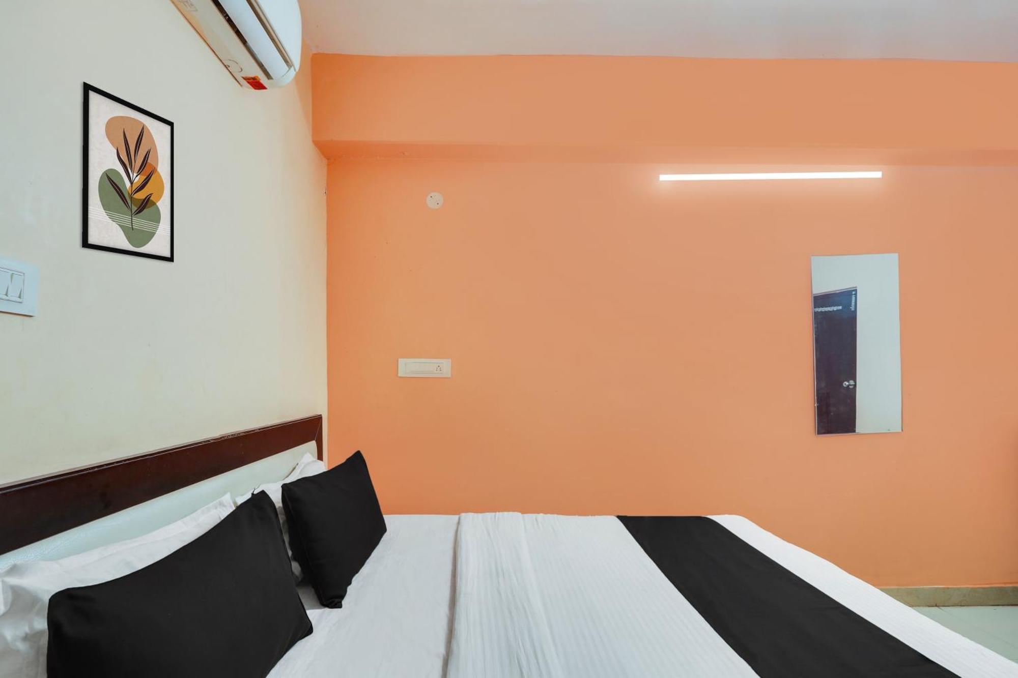 Hotel O Grand Hotel And Lodge Sangareddy Buitenkant foto